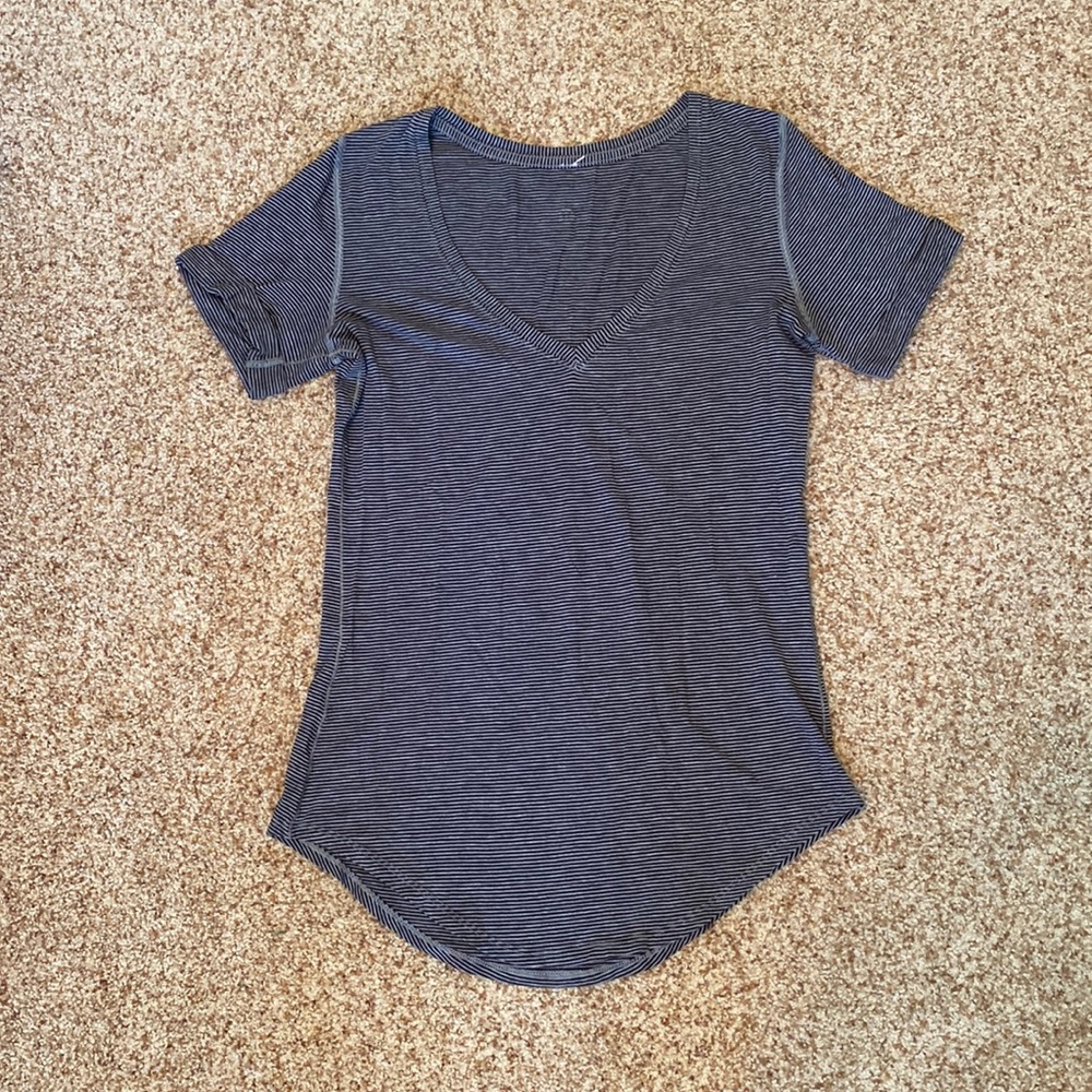 Black and gray striped lulu tee